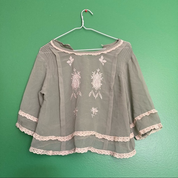 Jade or sage beautiful crop top - Picture 2 of 5